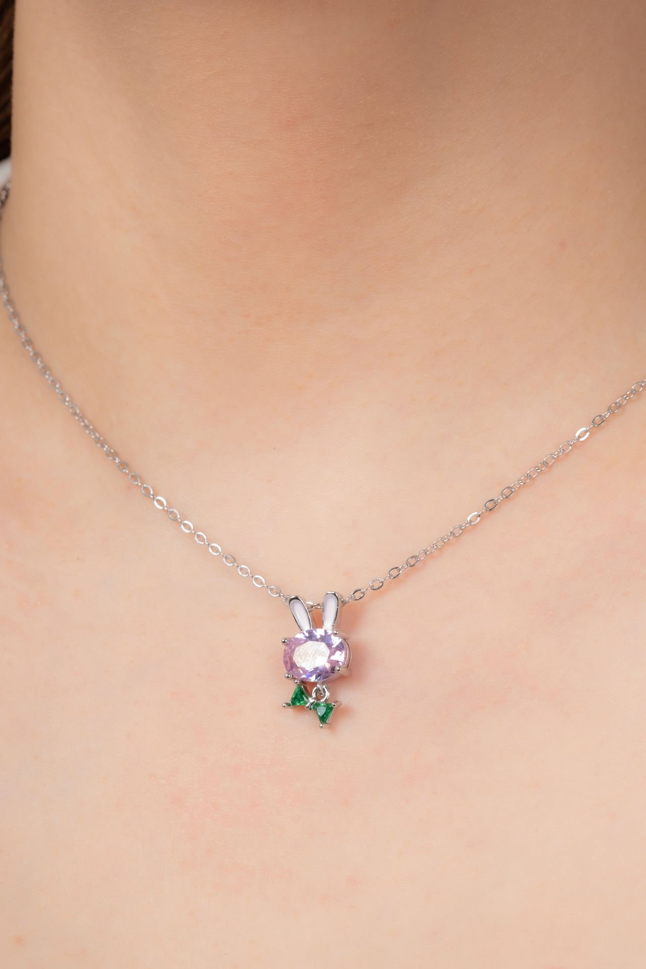 Çelik Pembe Taşlı Tavşan Figürlü Kolye