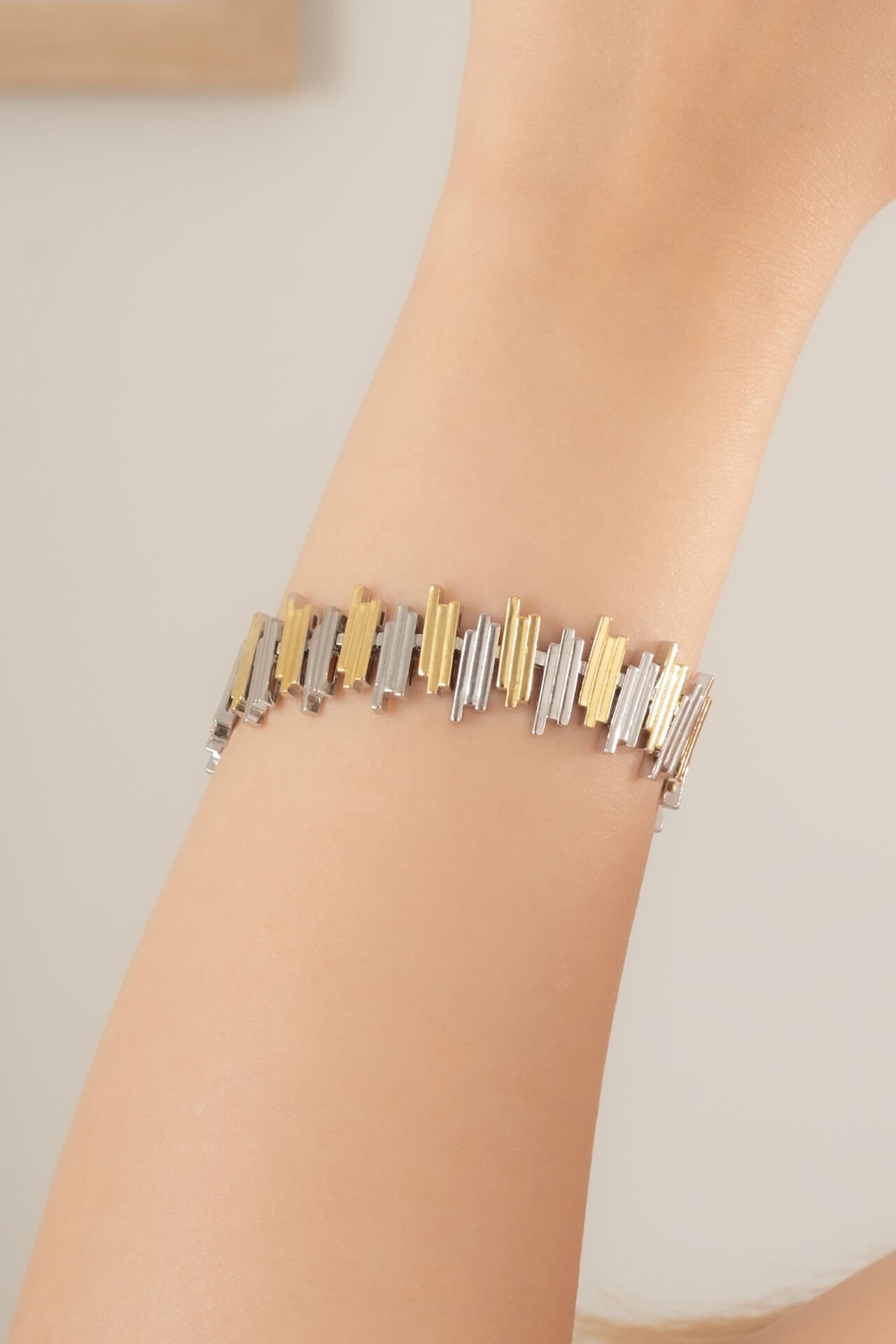 Geometrik Model Altın Ve Gümüş Detaylı VİP Bileklik