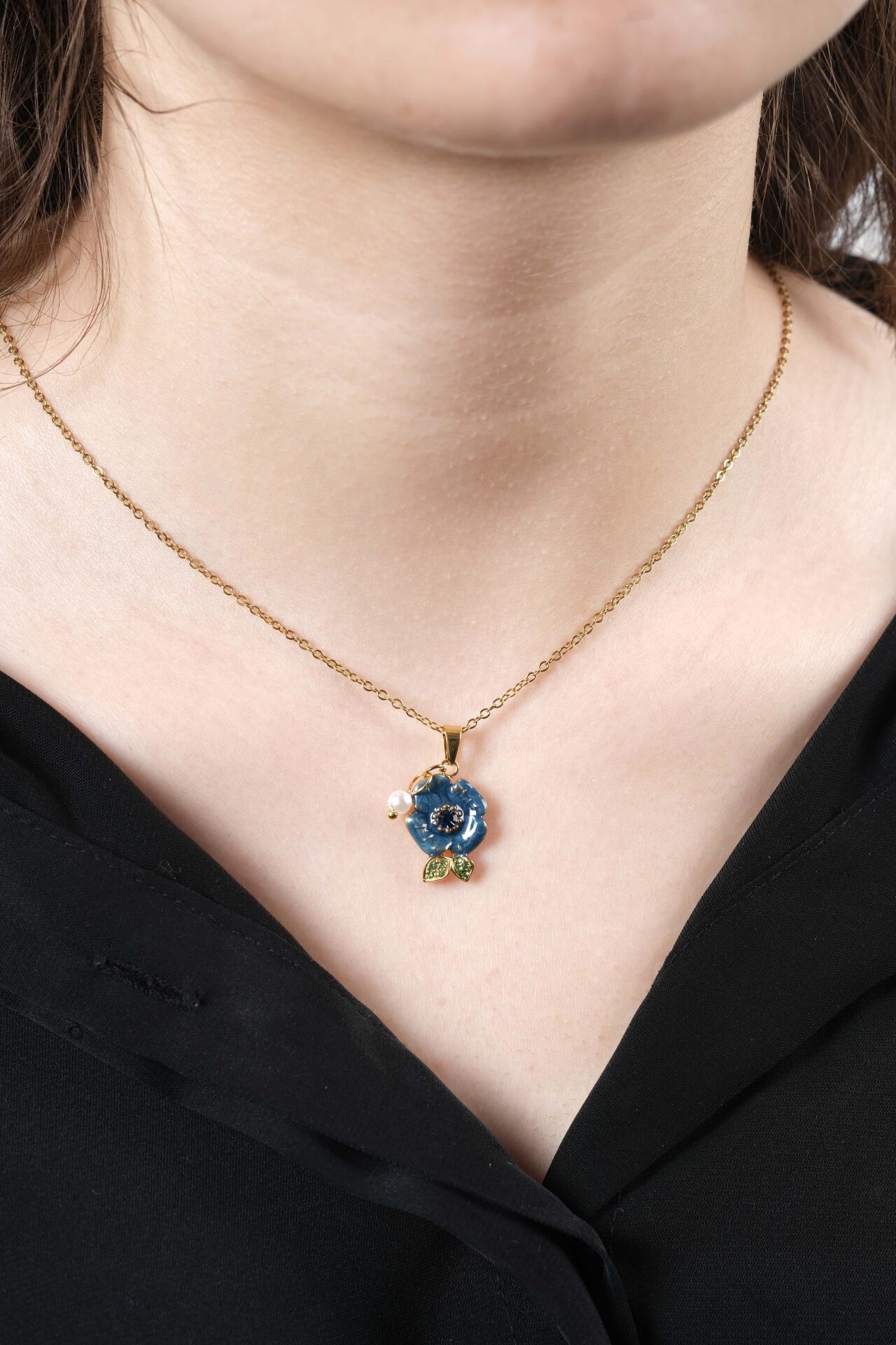 VIP Gold Mavi Gül Detay Kolye