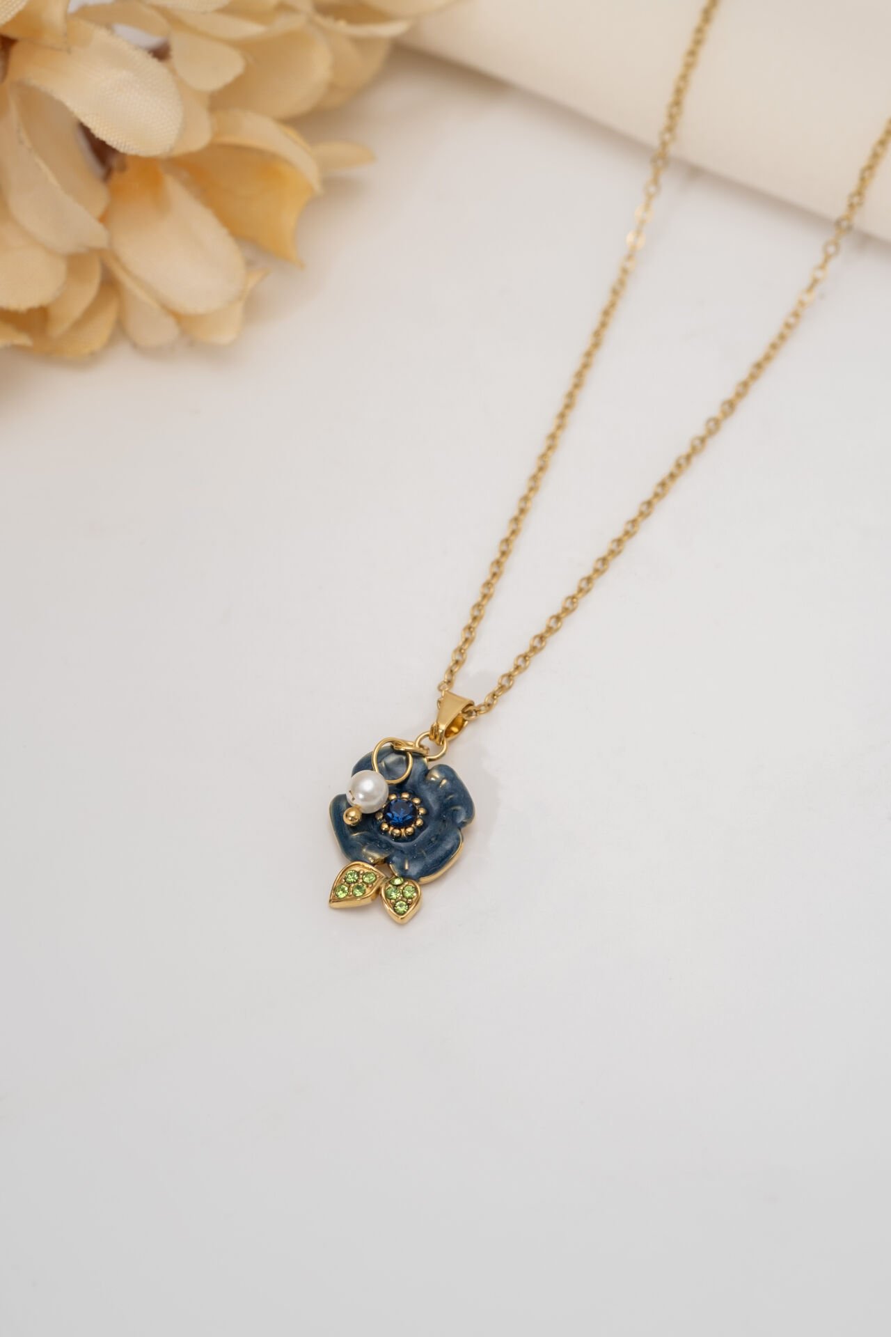 VIP Gold Mavi Gül Detay Kolye