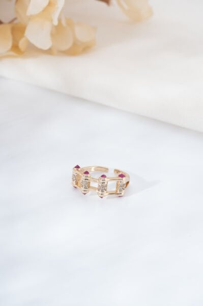 Rose Zirkon Taşlı Kırmızı Detay Kalem Yüzük