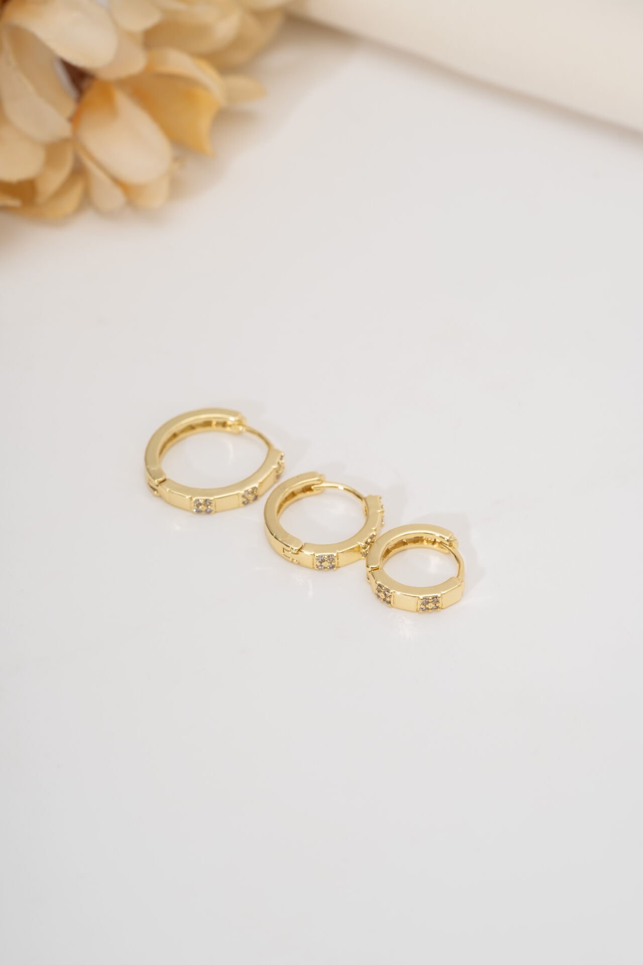 VIP Gold 3'lü Taş Detaylı Halka Küpe