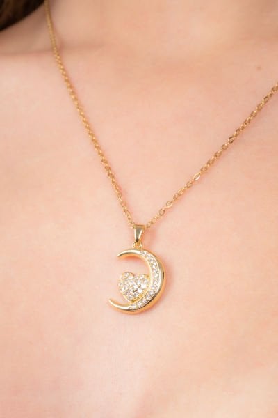 Çelik Ay Üzerinde Kalp Figürlü Kolye