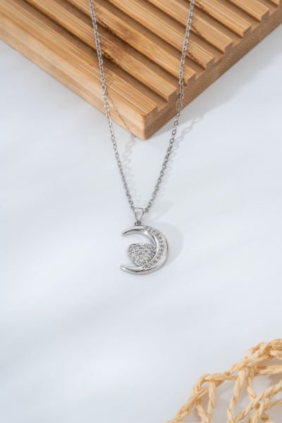 Çelik Silver Ay İçinde Kalpli Kolye