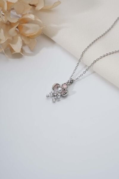 Silver 3 Yapraklı İnci Figür Uzun Kolye