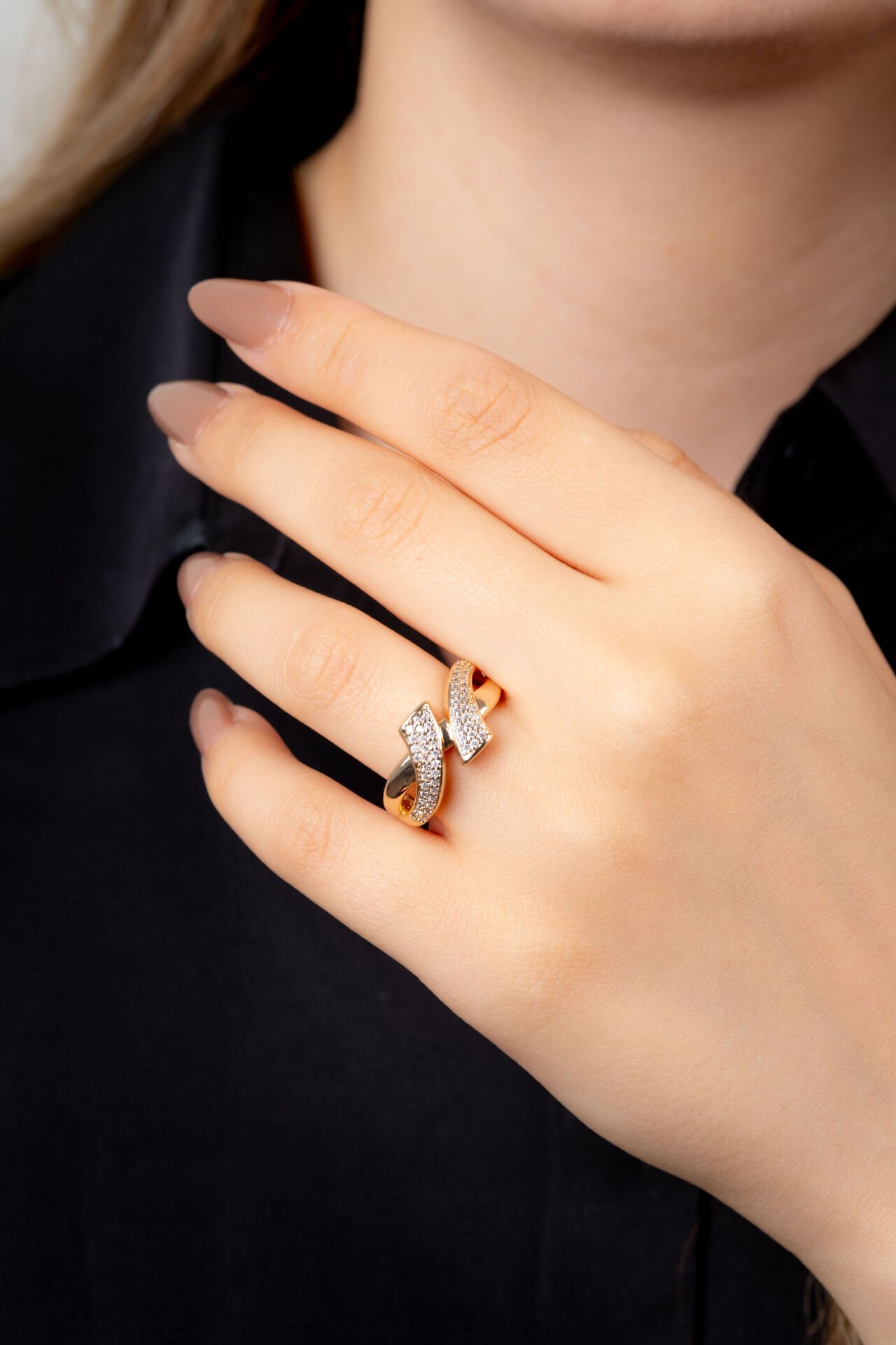 Rose Çapraz Bant Taşlı Yüzük