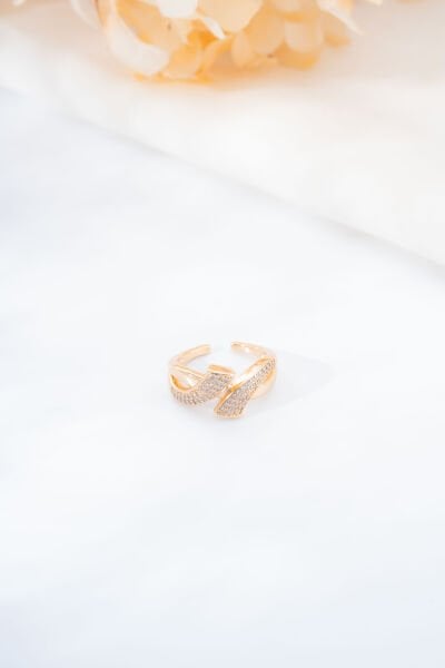 Rose Çapraz Bant Taşlı Yüzük