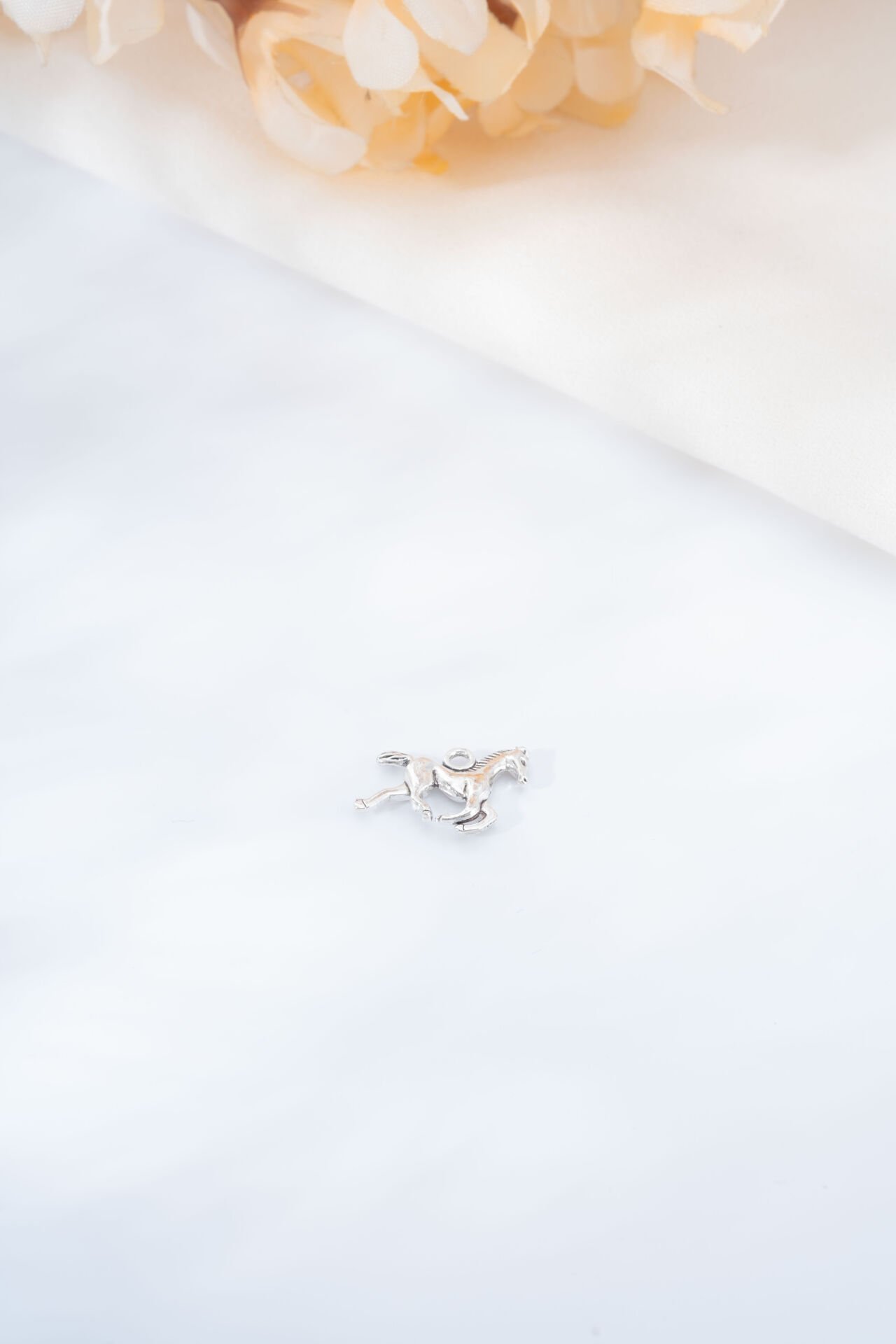 Silver Koşan At Kolye Ucu (Zincir Geçme Halkası 5 mm'dir)