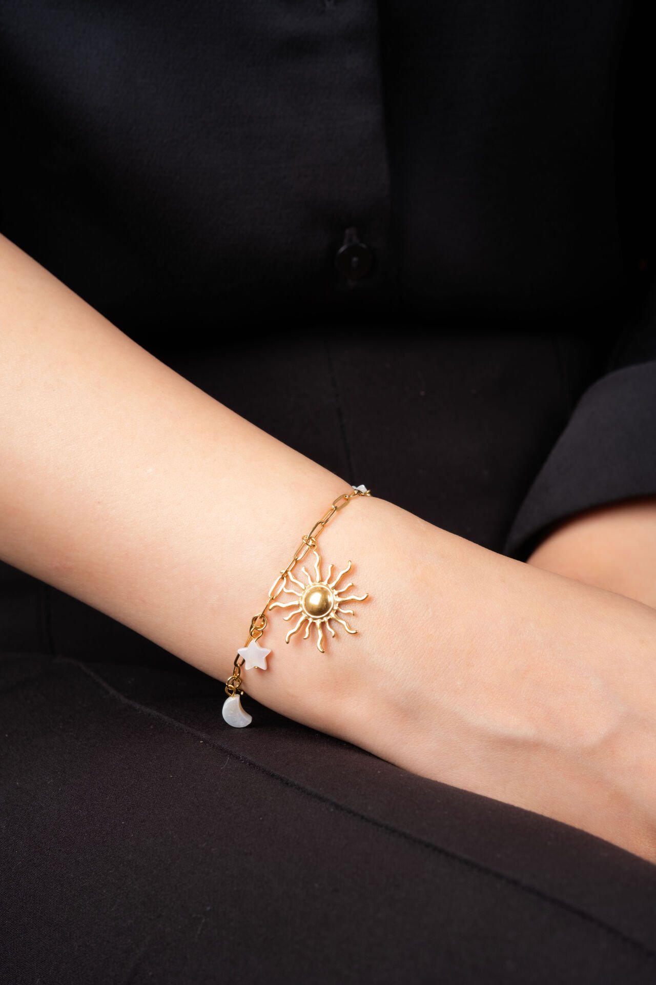 Gold Güneş Figürlü Charm Bileklik