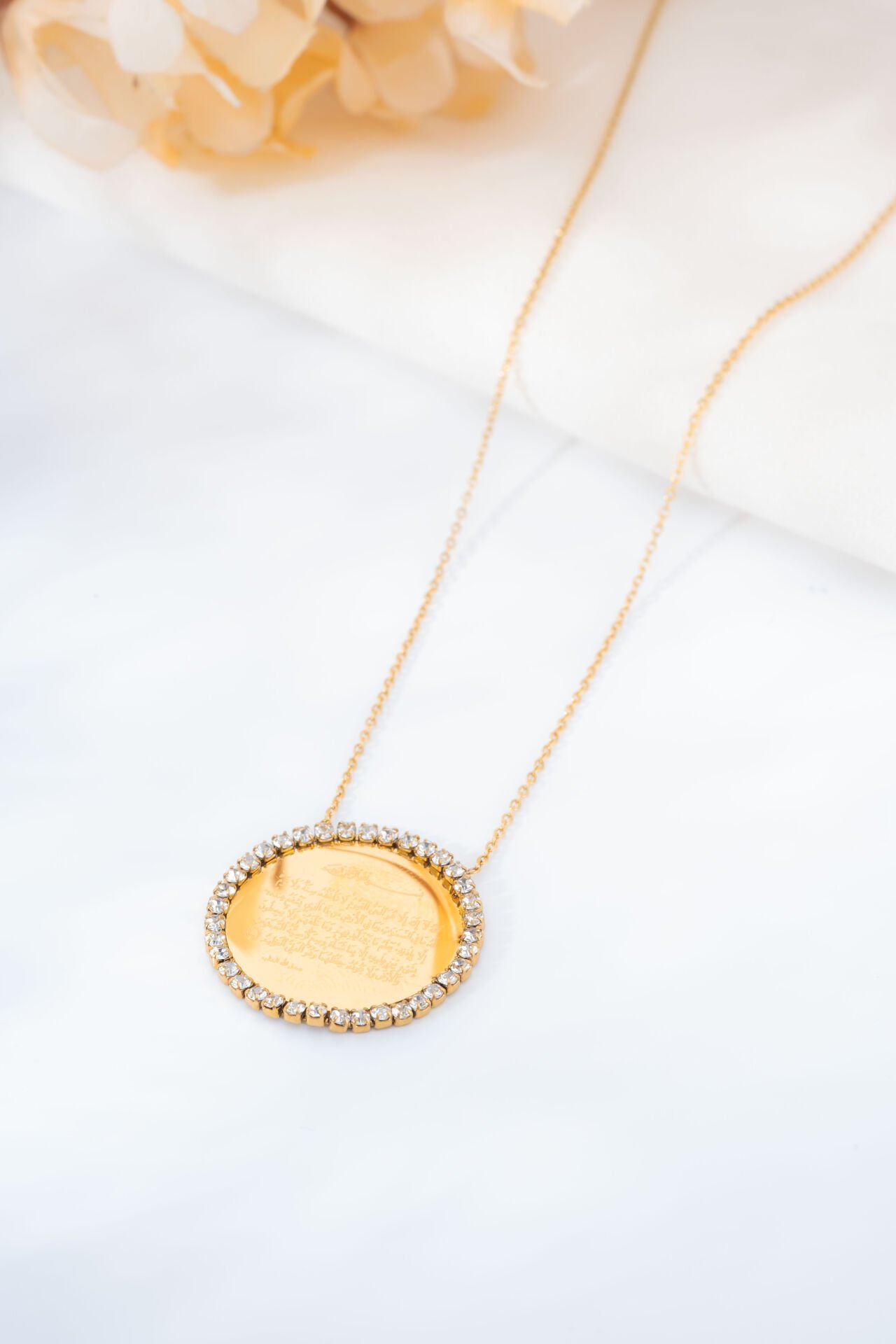 Yuvarlak Taşlı Dualı Kolye