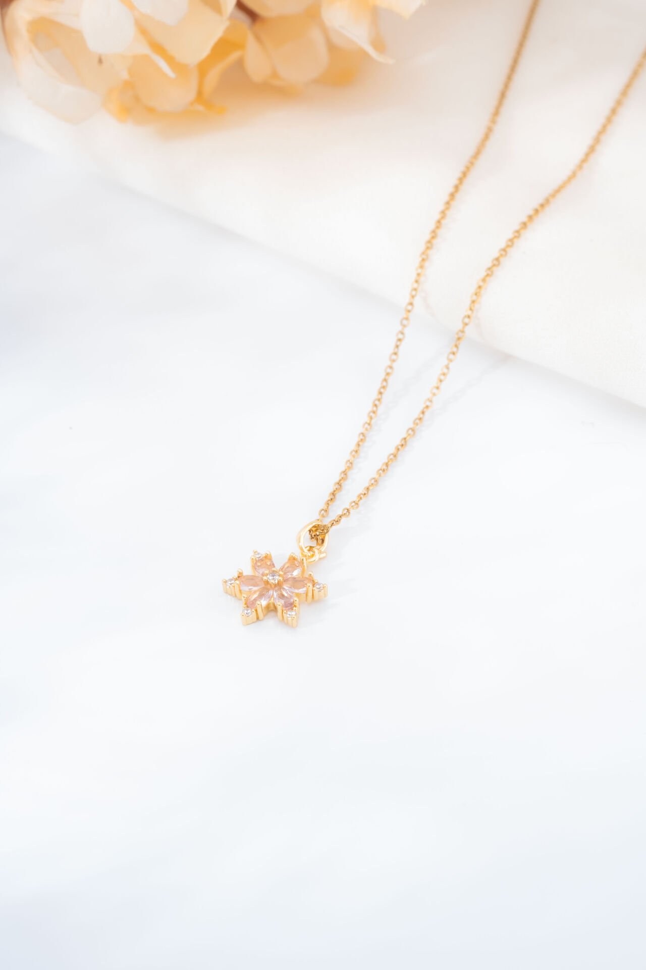 Gold Pembe Cam Taşlı Kolye