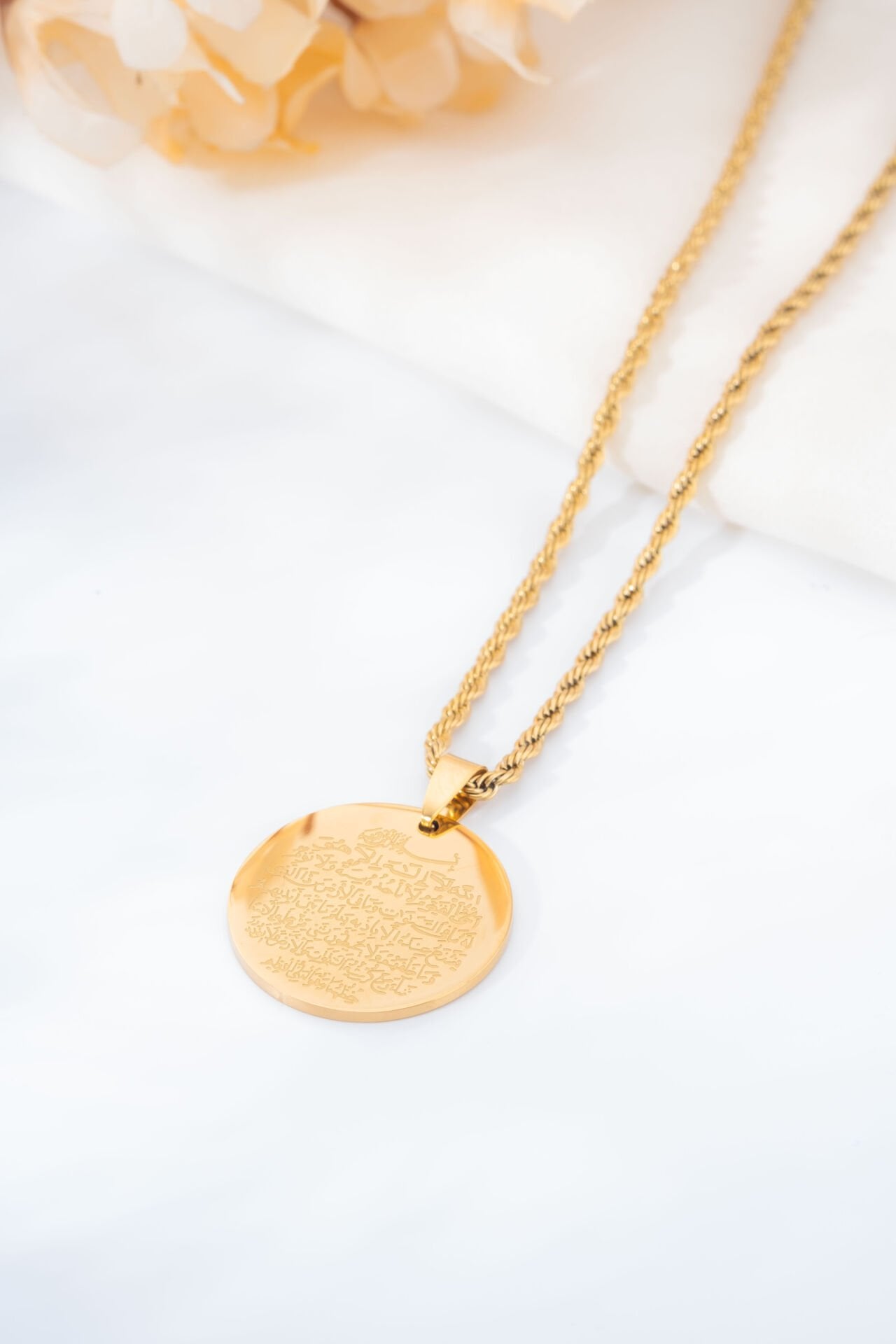 Gold Ayetel Kürsi Yazılı Kolye