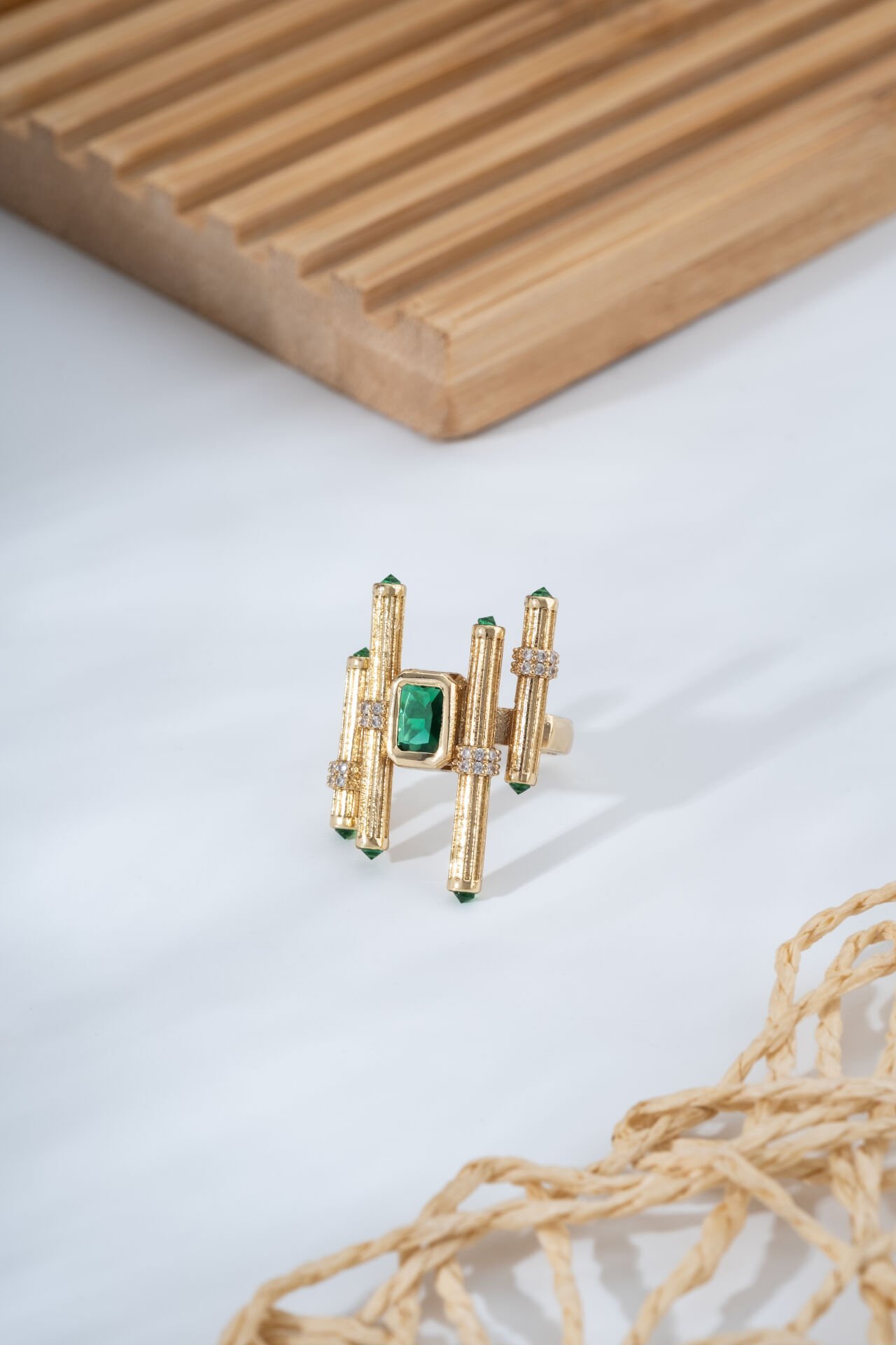 Geometrik Tasarımlı Yeşil Taş Detaylı Ayarlanabilir VIP Yüzük