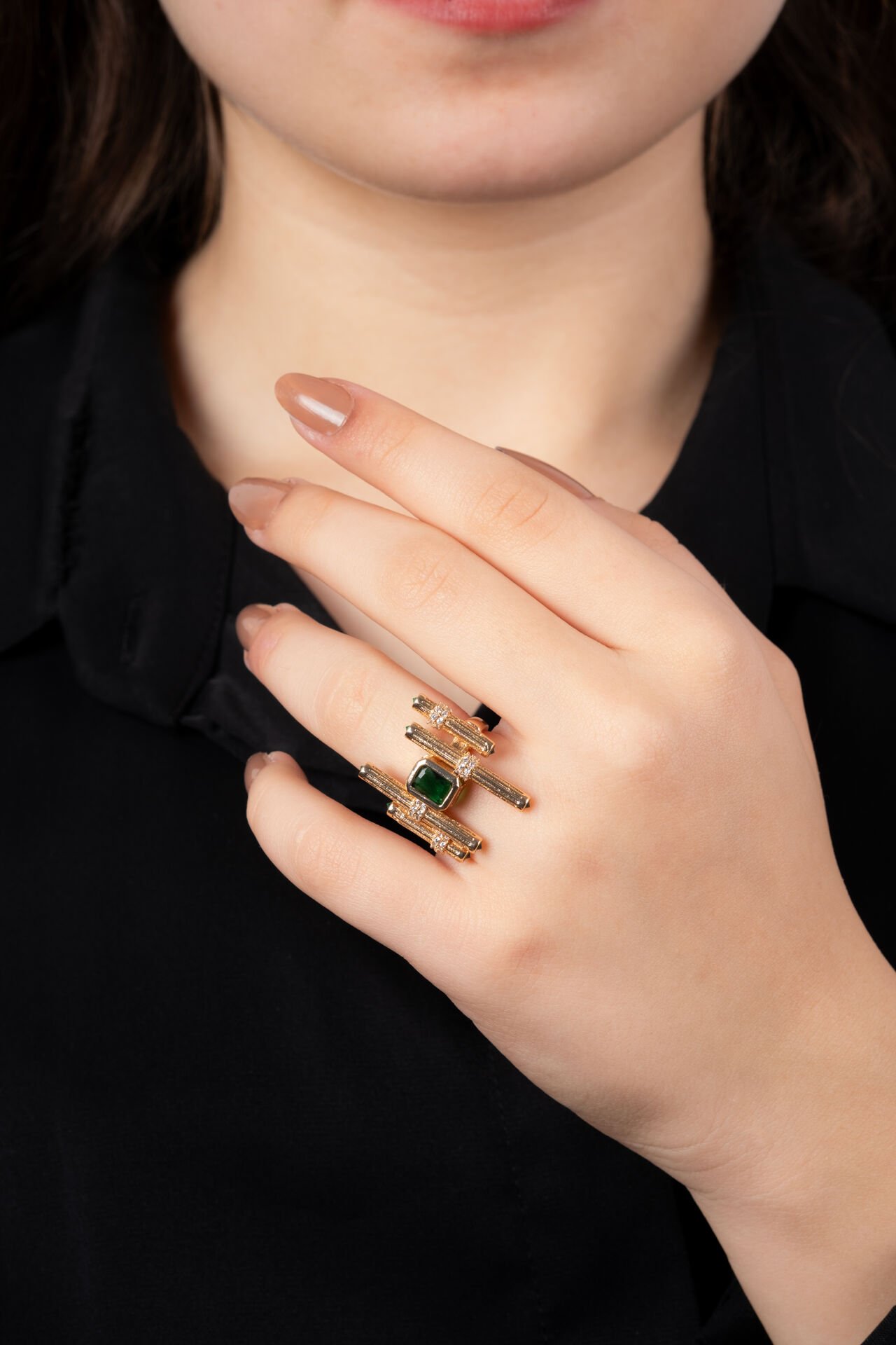 Geometrik Tasarımlı Yeşil Taş Detaylı Ayarlanabilir VIP Yüzük