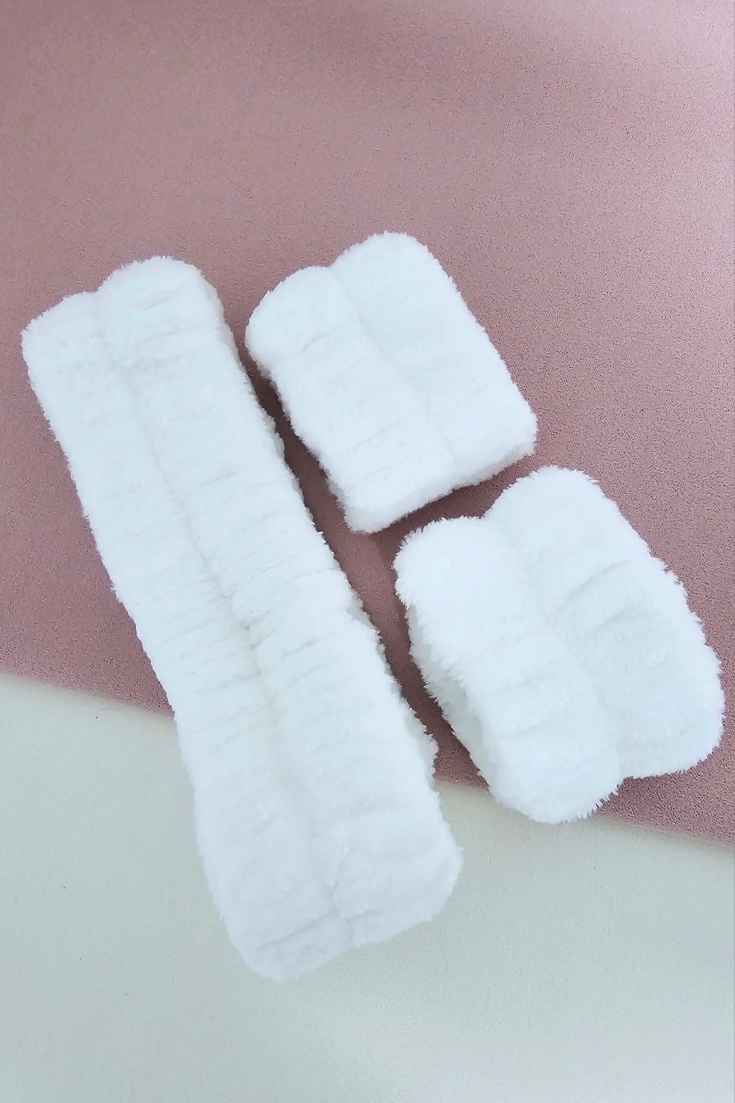 Beyaz Peluş Saç Bandı ve Toka Seti (3 Parça)