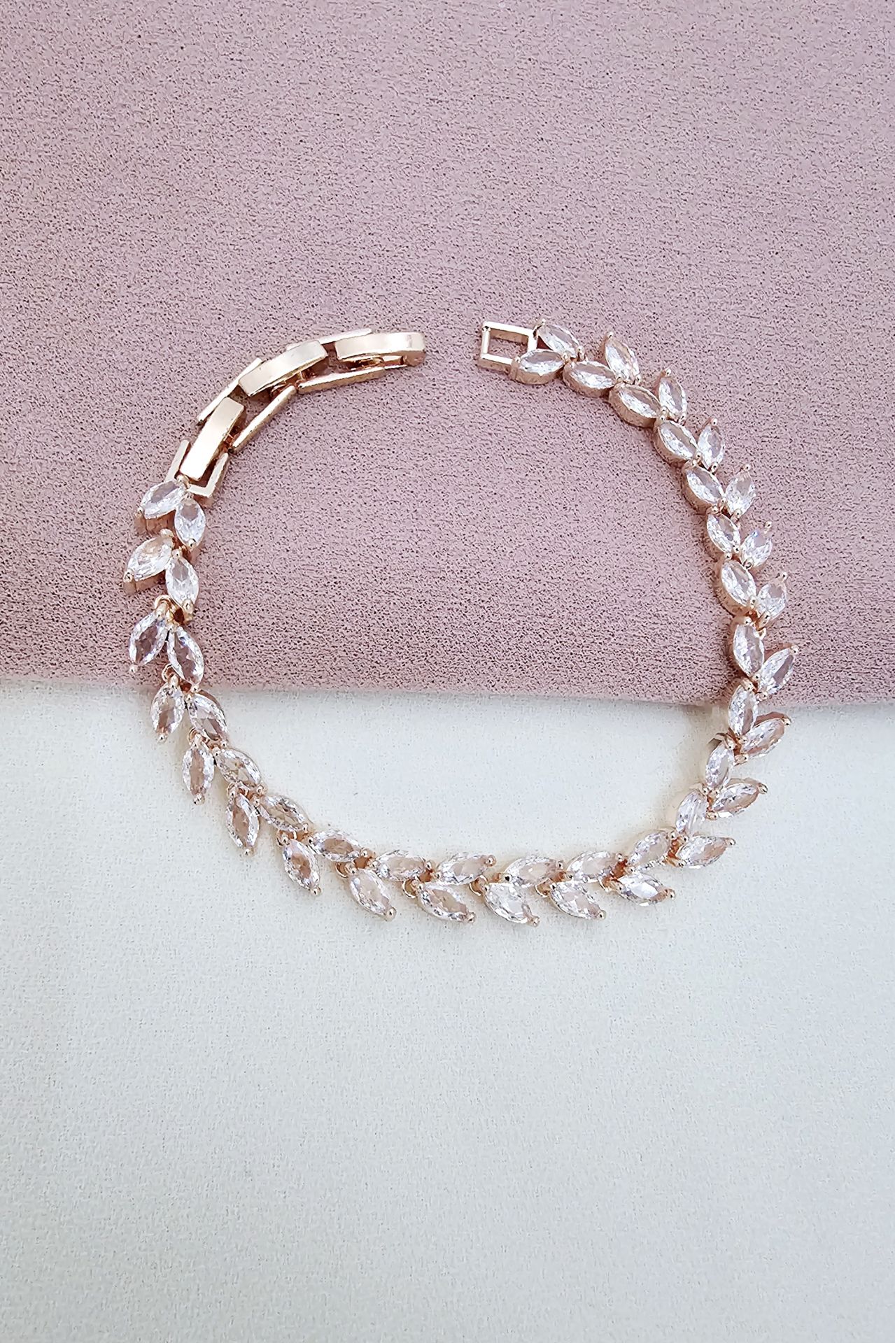 Vip Model Rose Taşlı Gold Bileklik