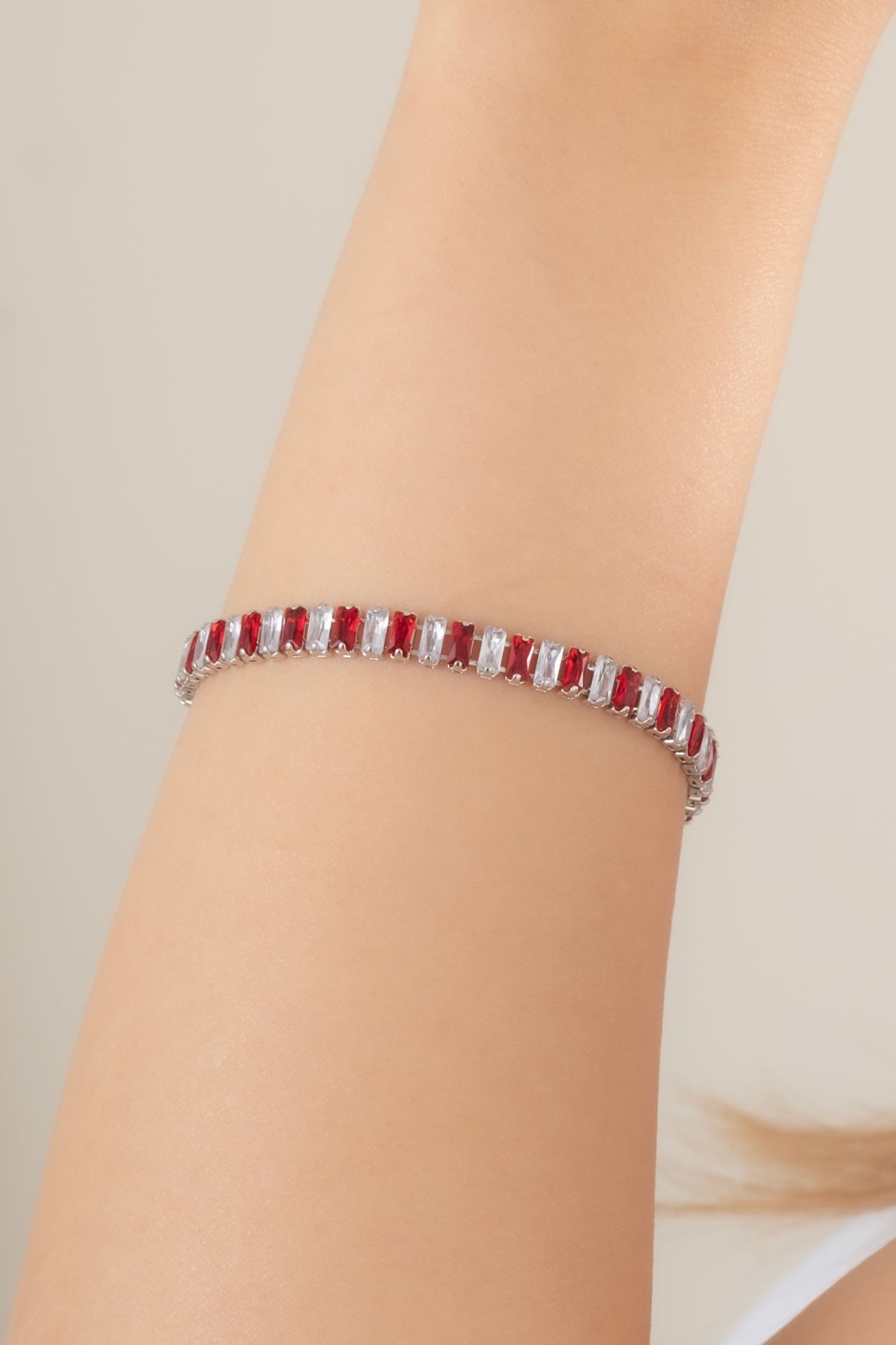 Vip Kırmızı Beyaz Su Yolu Bileklik