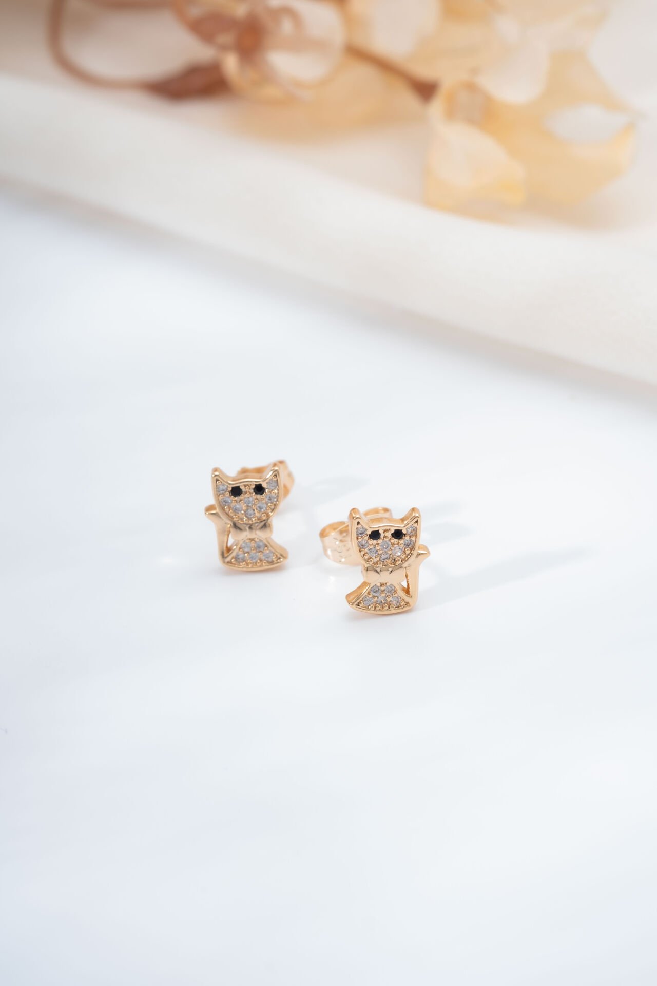 Gold Kedi Figürlü Taşlı Küpe