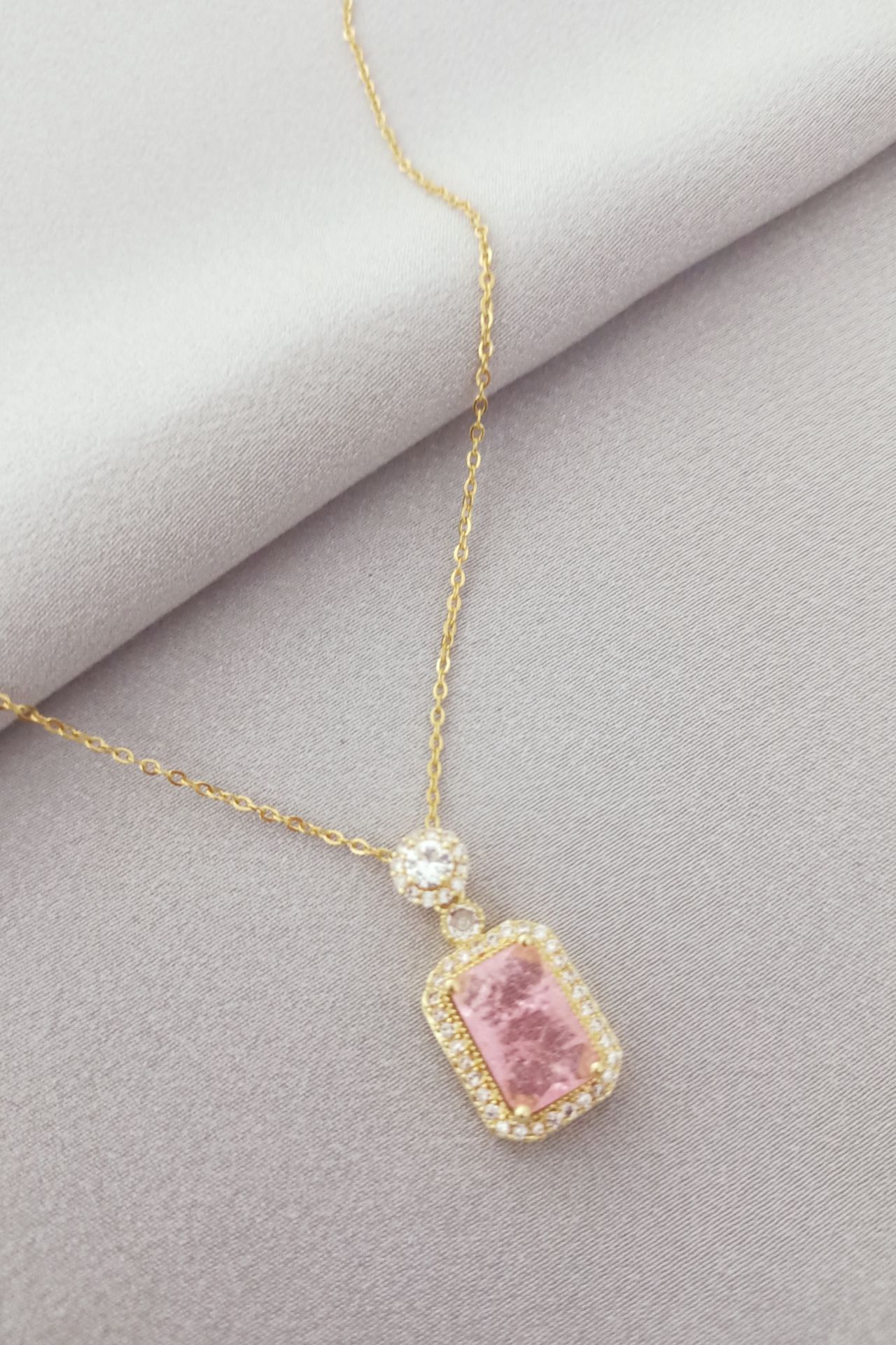 Çelik pembe taşlı kolye