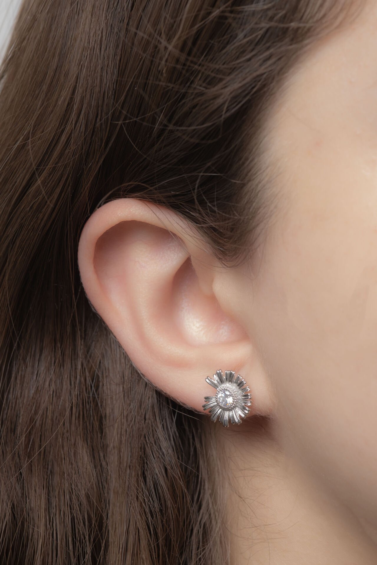 XUPİNG SİLVER TAŞLI PAPATYA KÜPE