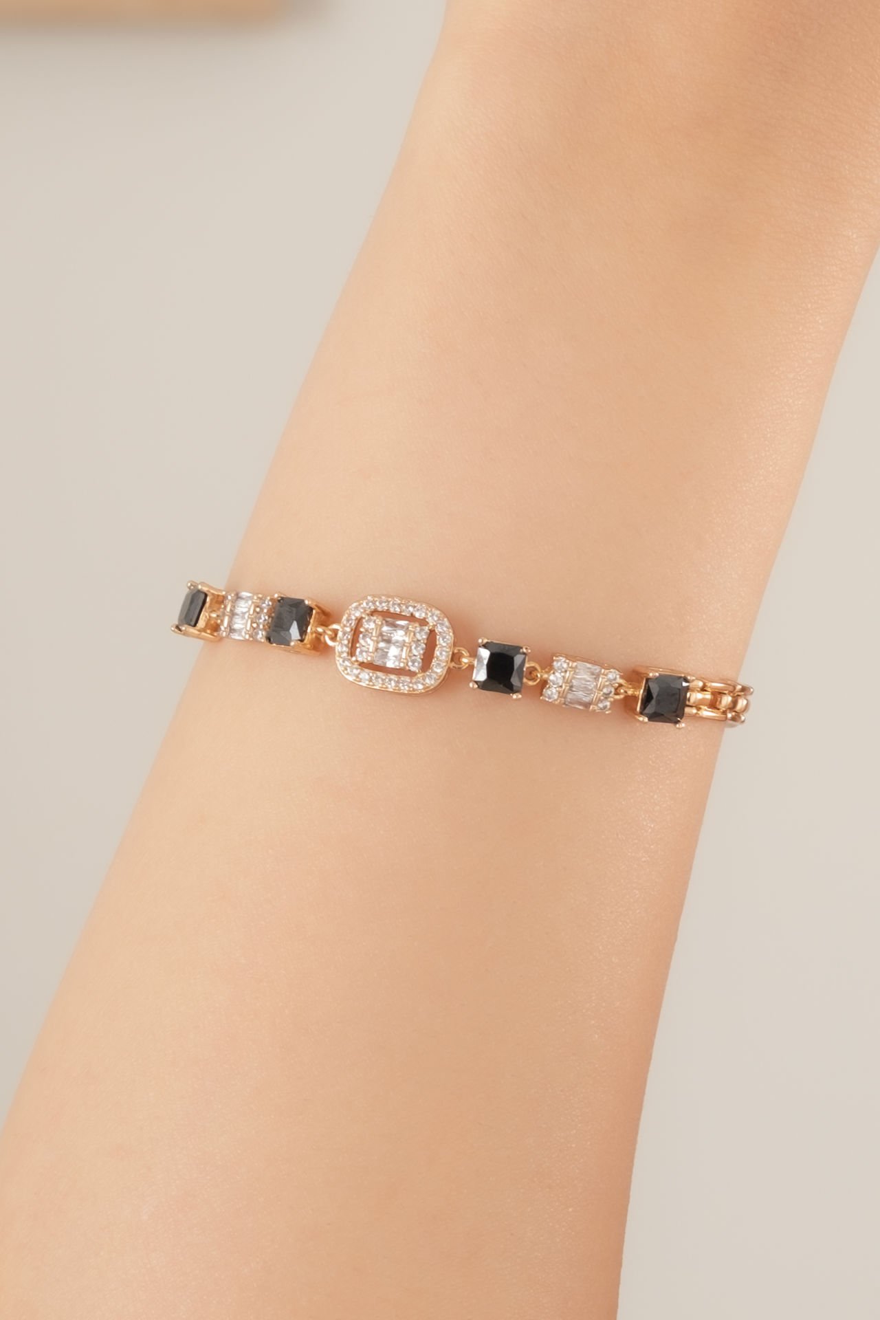 Xuping Baget Taşlı Siyah Bileklik