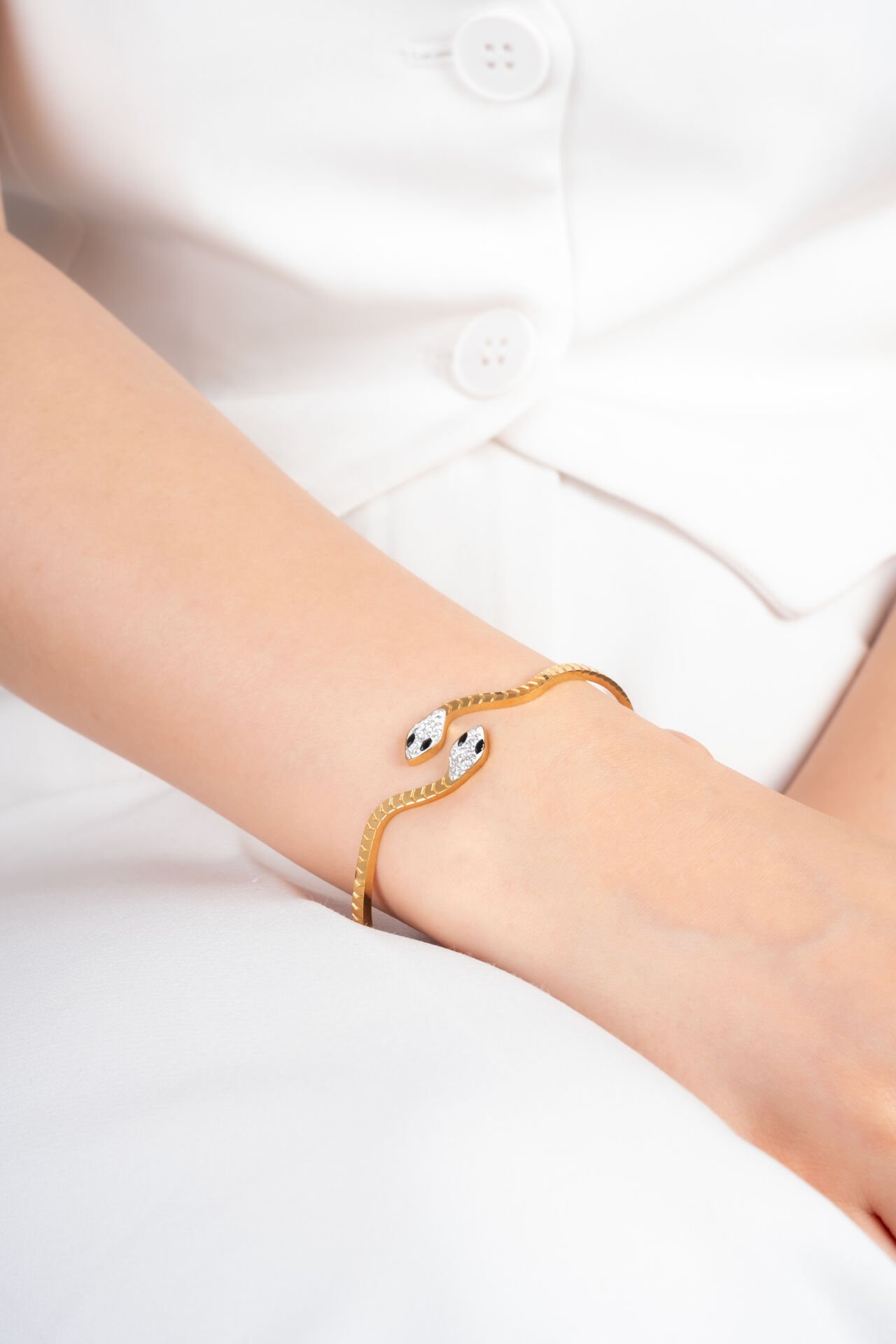 Yılan Figürlü Taş Detaylı Çelik Bileklik