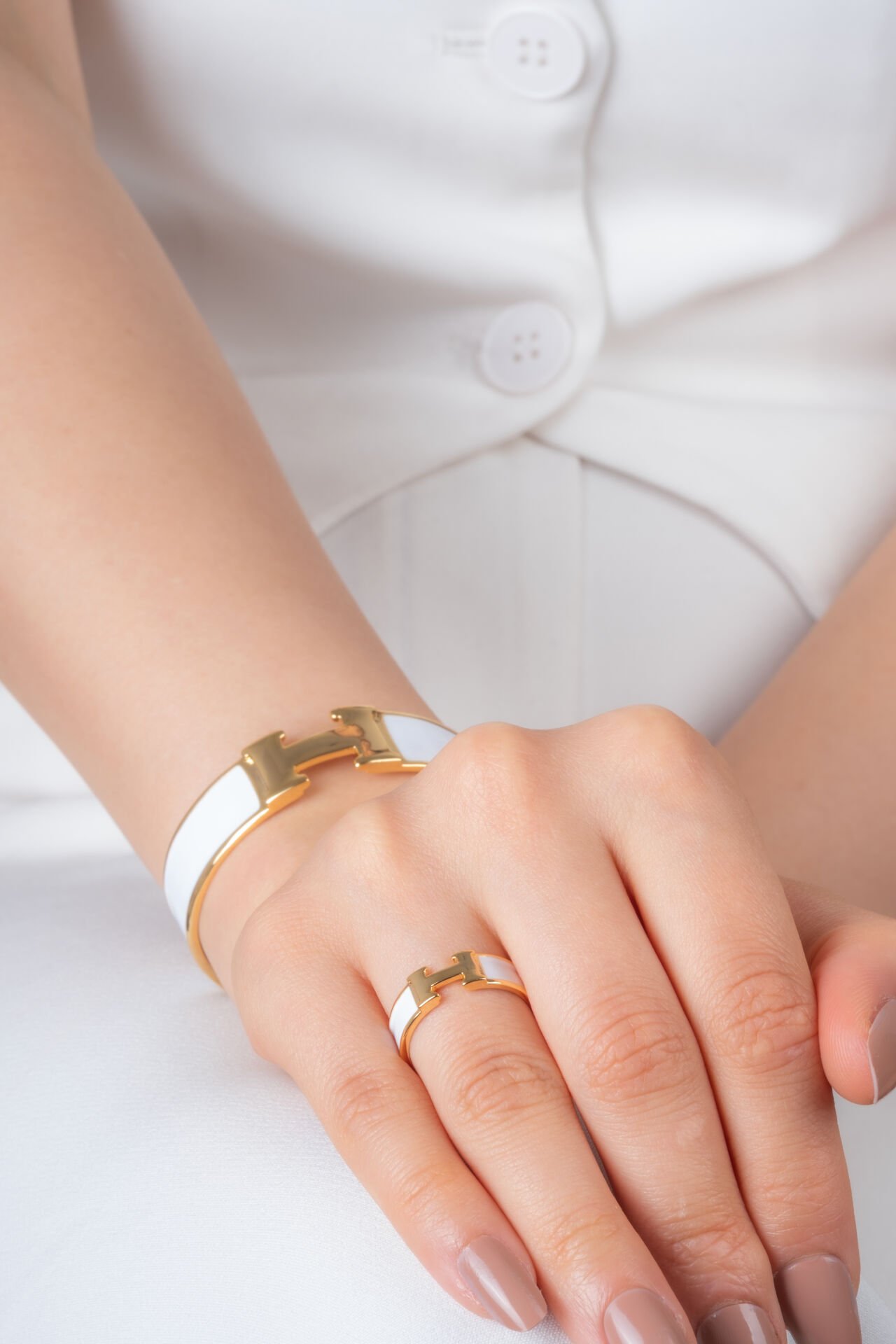 Beyaz Mine Detaylı H Harfli Bileklik ve Yüzük Takım