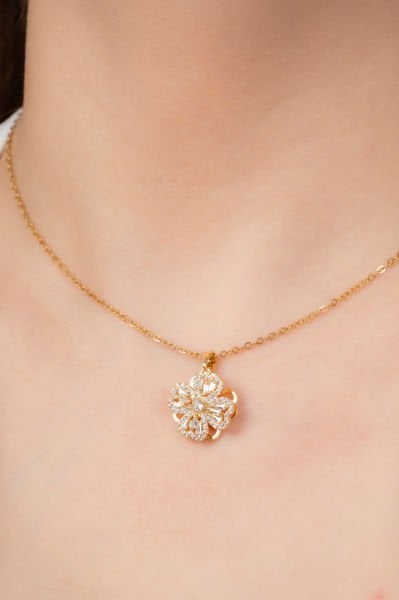 Altın Kaplama Dönen Çiçek Motifli Taşlı Kolye