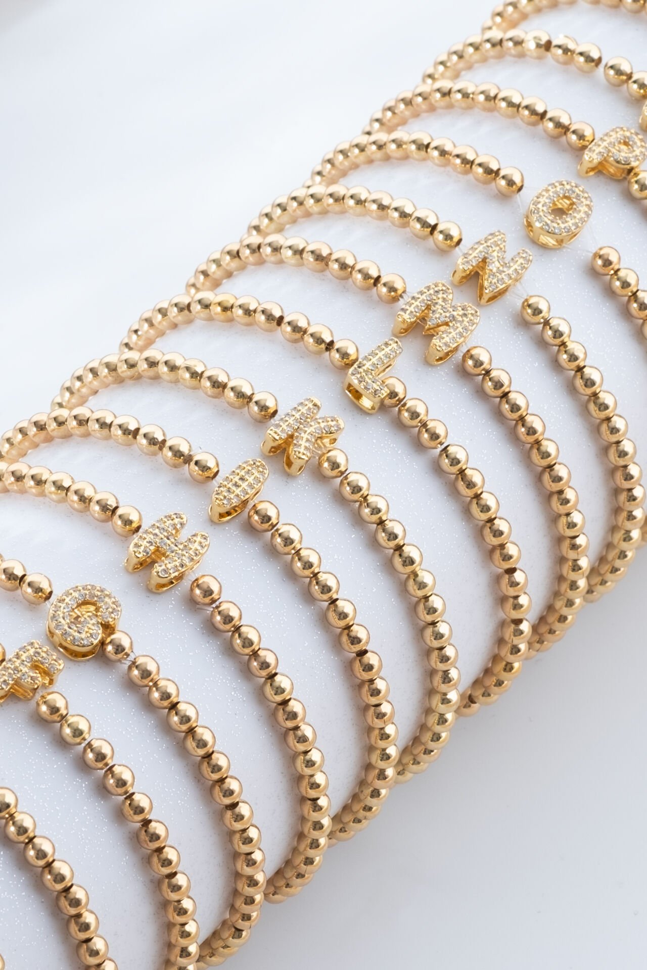 Harf Detaylı Gold Renk Boncuk VİP Bileklik A dan Z ye Harfler