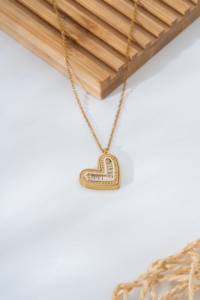 Modern Kalp Detaylı Çelik Kolye