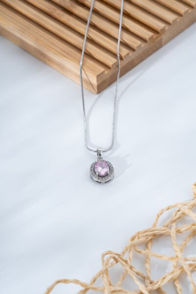 Oval Pembe Taşlı Gümüş Renk Kolye