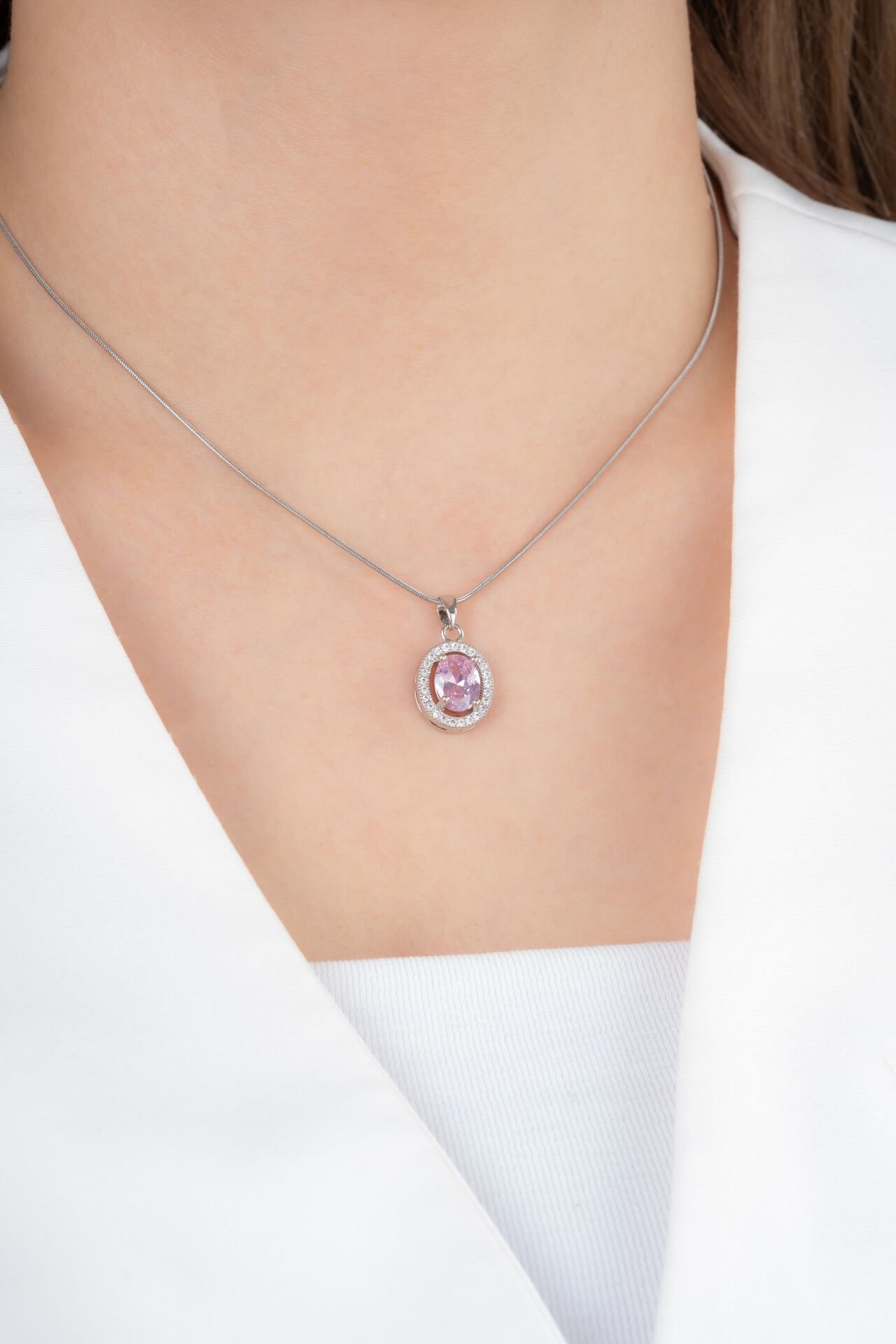 Oval Pembe Taşlı Gümüş Renk Kolye