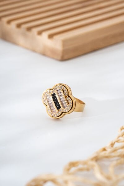 Yonca Detaylı Taş İşlemeli Ayarlanabilir Çelik Yüzük