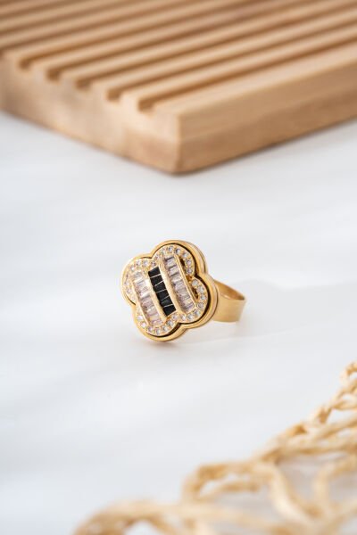 Yonca Detaylı Taş İşlemeli Ayarlanabilir Çelik Yüzük