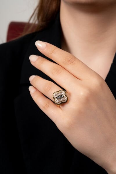 Yonca Detaylı Taş İşlemeli Ayarlanabilir Çelik Yüzük